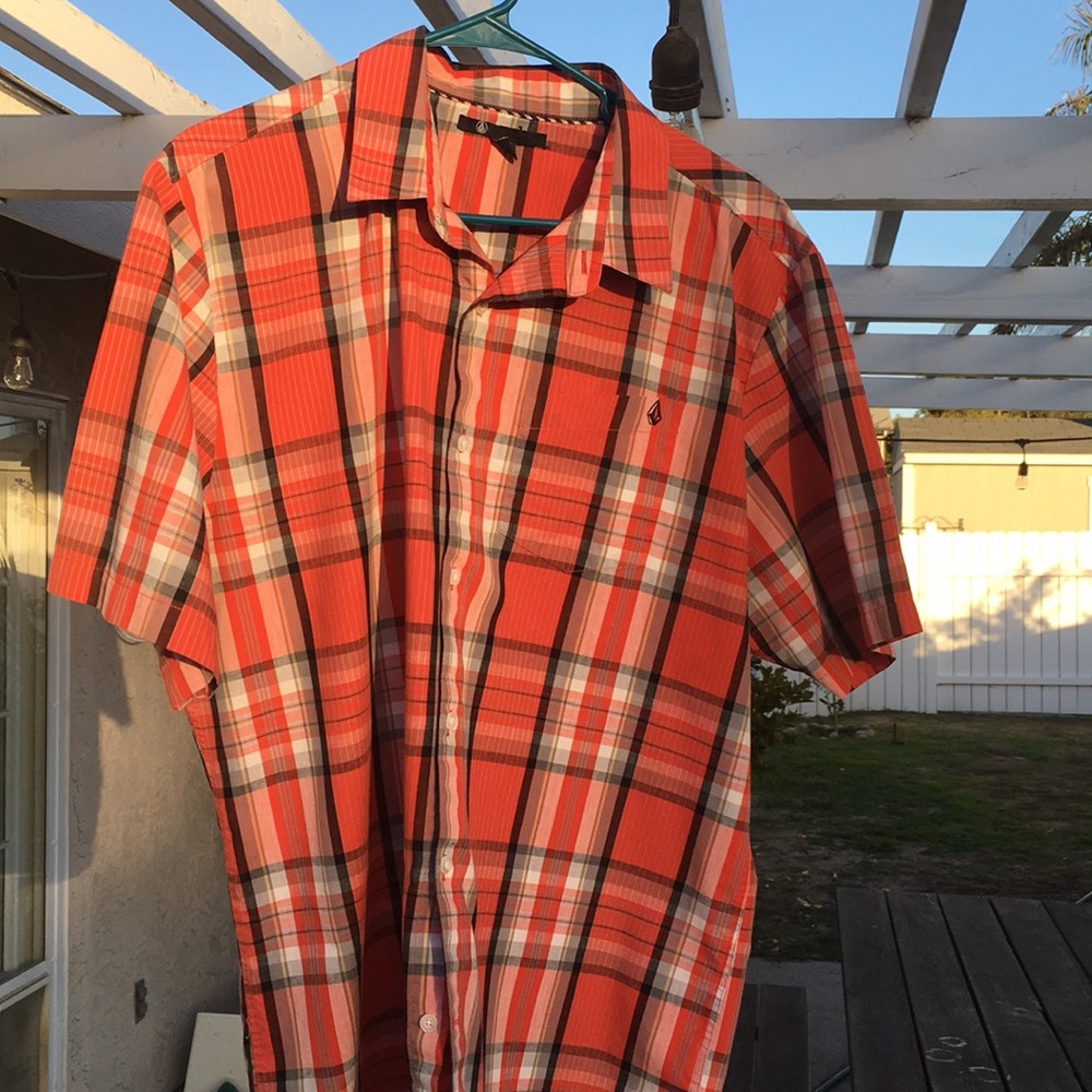 XL Volcom button down